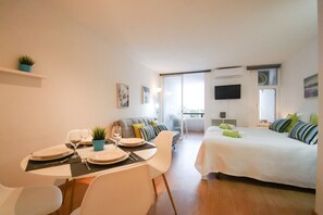 In-room safe, iron/ironing board, free WiFi, bed sheets - Seaview Escape with BBQ in Albufeira (Albufeira)