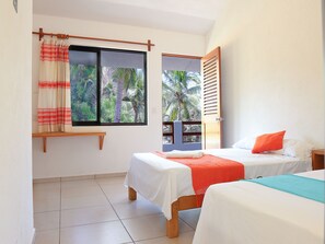 Comfort fyrbäddsrum | Skrivbord, strykjärn/strykbräda och gratis wi-fi