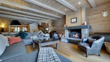 Télévision, cheminée