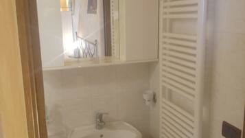 Classic Studio | Bathroom