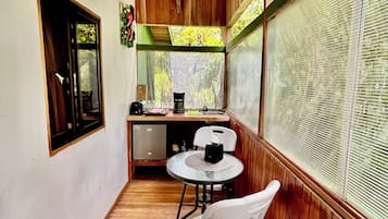 Comfort-hytte - balkon - bjergudsigt | Privat køkken | Minikøleskab, kaffe-/temaskine, brødrister, kaffekværn