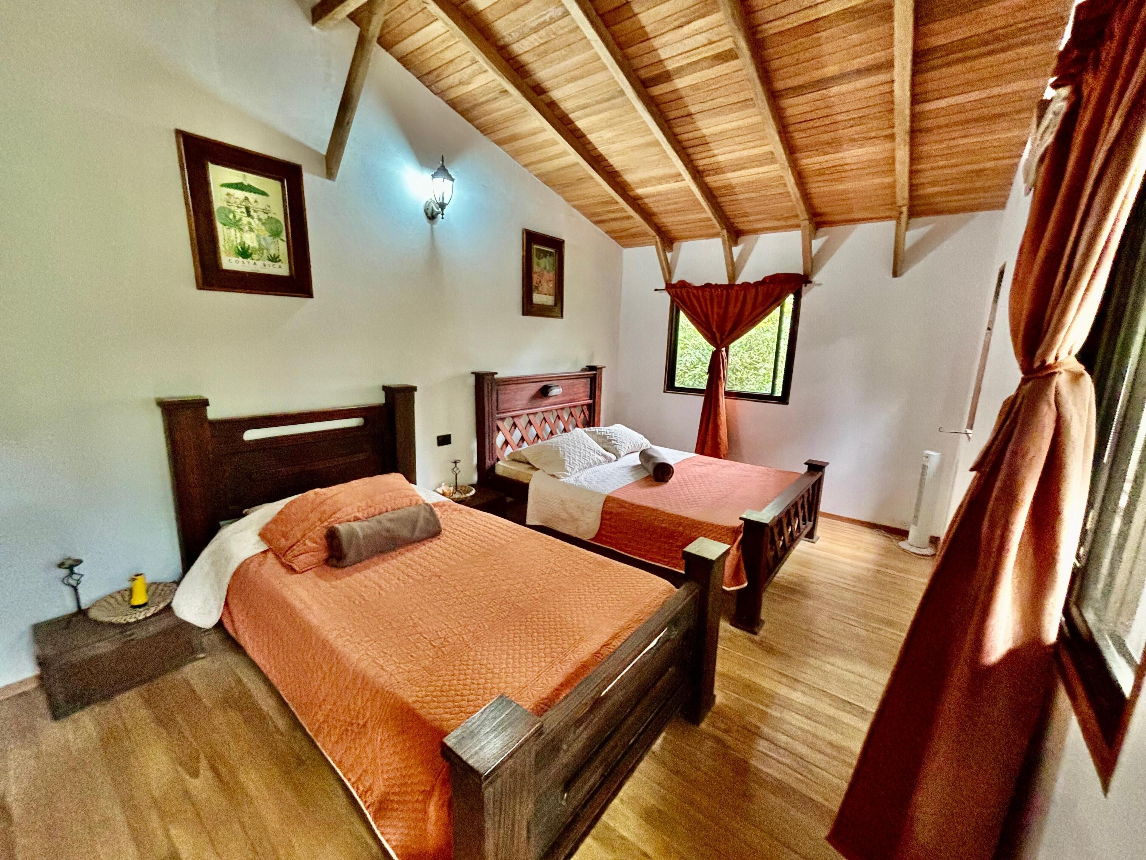 Comfort Cabin | Down duvets, free WiFi, bed sheets