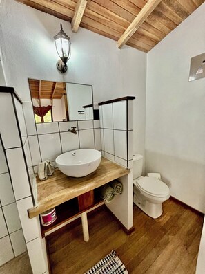 Kabin Comfort, balkon, pemandangan gunung | Kamar mandi | Shower, perlengkapan mandi gratis, handuk, dan sabun