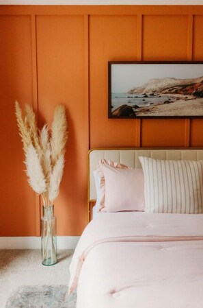 3 habitaciones, tabla de planchar con plancha y cuna de viaje