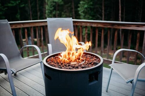 Whole home on 5 acres. Minutes from vineyards, SNP, and CHO airport. 30 min UVA