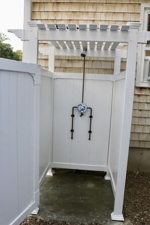 Property grounds - Chatham Bliss - Dog Friendly oasis with EV Charging (Chatham)