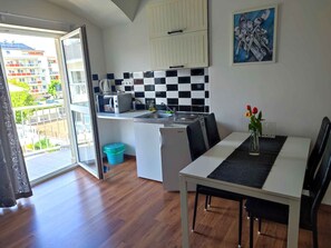 Fridge, microwave, stovetop, highchair