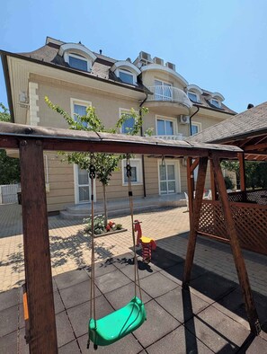 Terrace/patio - Holiday apartment with WiFi and air conditioning near the free beach (Siófok)