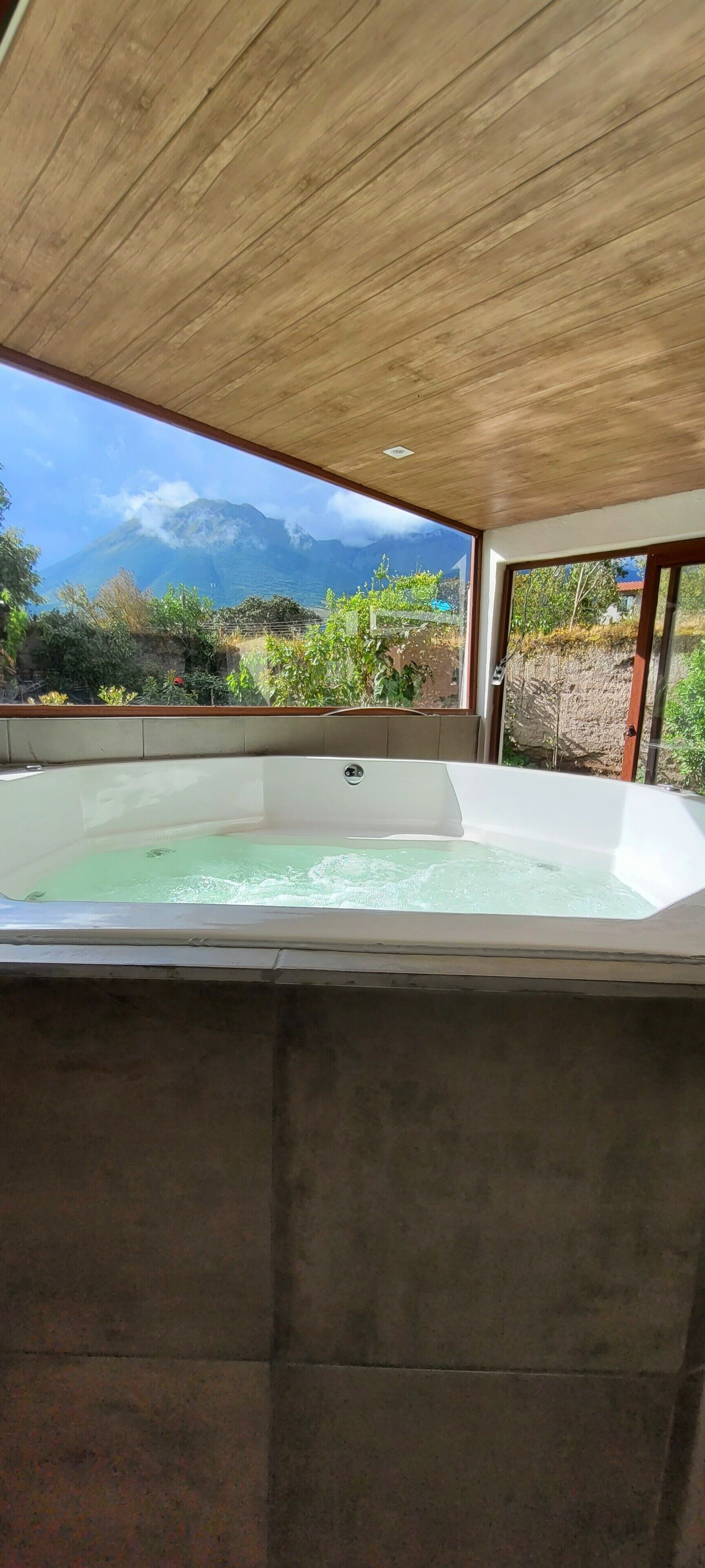 Bồn tắm spa trong nhà