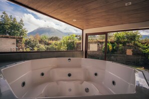 Panoramic-Ferienhaus, Mehrere Betten, Whirlpool, Bergblick | Eigener Whirlpool