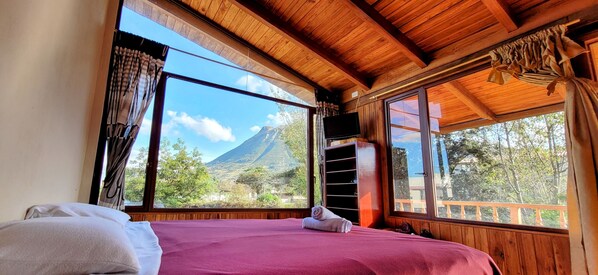 Panoramic Cottage, Multiple Beds, Jetted Tub, Mountain View