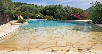 Villa de 100m2 Ă la campagne avec piscine Ă partager Ă 30mn des plages .