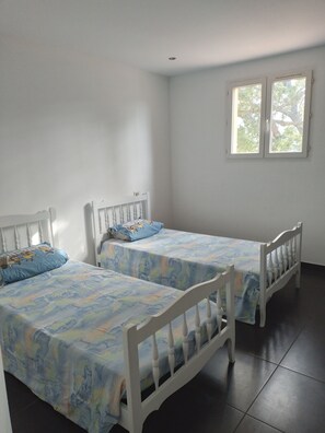 3 Schlafzimmer, Schreibtisch, Reisekinderbett, kostenloses WLAN