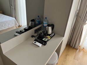 In-room safe, free WiFi, bed sheets