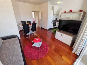 Living area - Apartment with 2 rooms and balcony only 50m from the sea (Crikvenica)