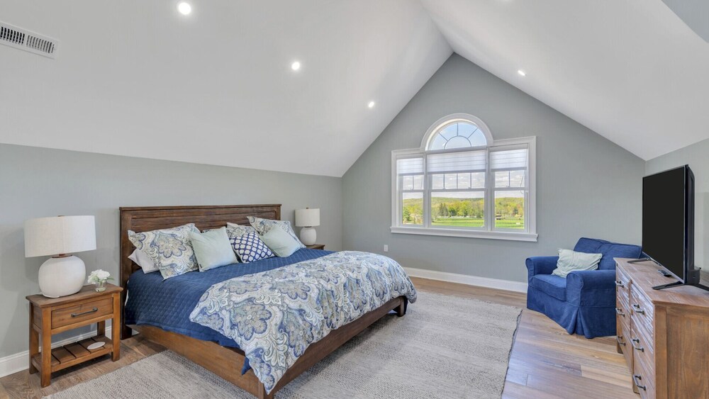 Beautiful Hudson Valley Estate with total privacy, surrounded by nature