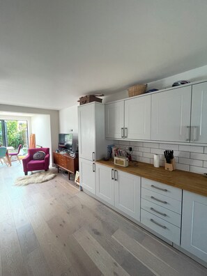 Interior - Bright and inviting 2BD House - Bethnal Green! (London)