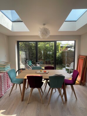 Dining - Bright and inviting 2BD House - Bethnal Green! (London)