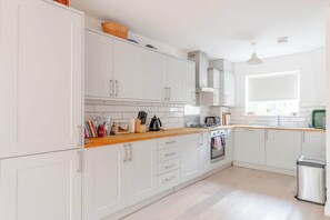 Kühlschrank, Ofen, Herdplatte, Geschirrspüler
