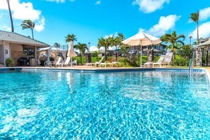 Condo (2 Bedrooms) | Kolam renang | Kolam renang terbuka 