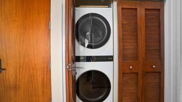Condo (1 Bedroom) | Laundry room