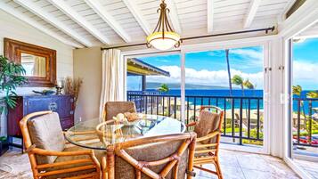 Condo (1 Bedroom) | Dining