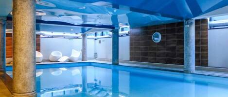 Piscine intérieure
