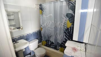 A bathroom with a toilet, sink, and bathtub.