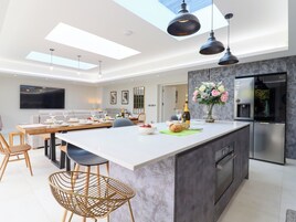 Cottage | Private kitchen | Fridge, dishwasher, toaster, cookware/dishes/utensils