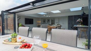 Cottage | Outdoor dining