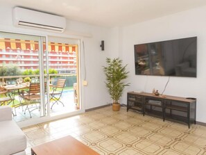 TV - Apartment Libra by Interhome (Santa Susanna)