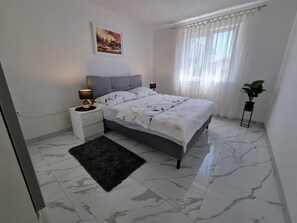 2 bedrooms, WiFi, bed sheets