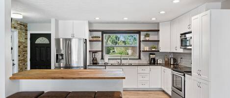 電子レンジ、オーブン、コンロ、食器洗い機