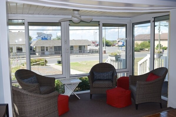 Interior - Prancing Pony- Updated Cottage w/ Perfect Downtown Location! (Chincoteague)