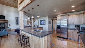 Chalet Luxe, 3 chambres, vue montagne | Cuisine privée