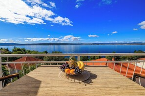 Outdoor dining - Maja 2 App mit Meerblick 100m vom Strand (Dramalj)