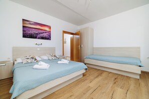 1 bedroom, free WiFi, bed sheets