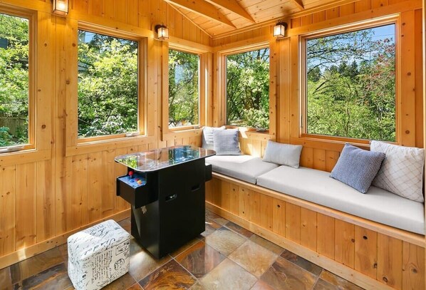 المنشأة من الداخل