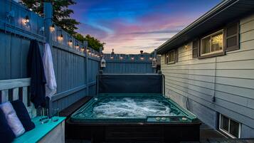 Bañera de hidromasaje al aire libre