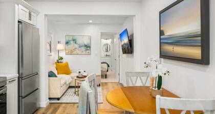 Brand New Designer's Stylish 1BR Home - 1min to I5