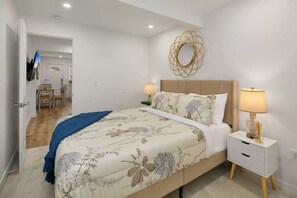 1 bedroom, desk, WiFi, bed sheets