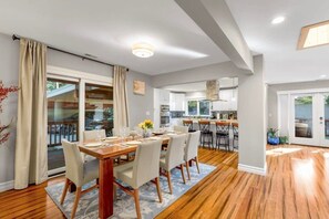 Dining - Mercer Island Modern Family-Friendly Home | I-90 (Mercer Island)