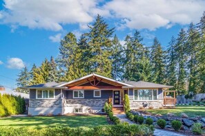 Exterior - Mercer Island Modern Family-Friendly Home | I-90 (Mercer Island)