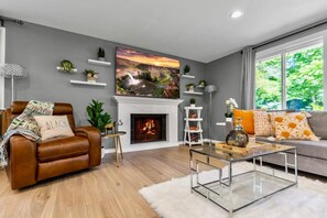 Fernseher, Kamin, Arbeitsbereiche