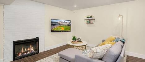 TV, peis og kontorer