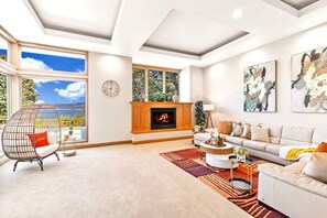 Fernseher, Kamin, Arbeitsbereiche