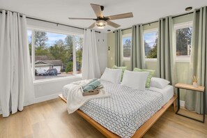 4 bedrooms, desk, iron/ironing board, WiFi