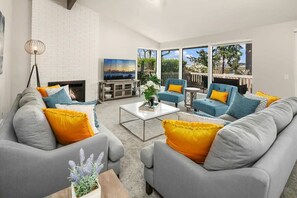 TV, lareira, escritórios