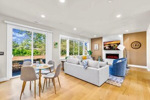 Fernseher, Kamin, Arbeitsbereiche