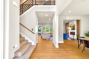 Interior - Bellevue DT Contemporary Fortress| Walk to QFC (Bellevue)